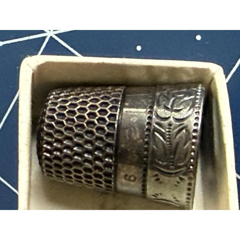 Waite Thresher Ornate Sterling Silver Scrolling Vines Thimble w H B Lund Box